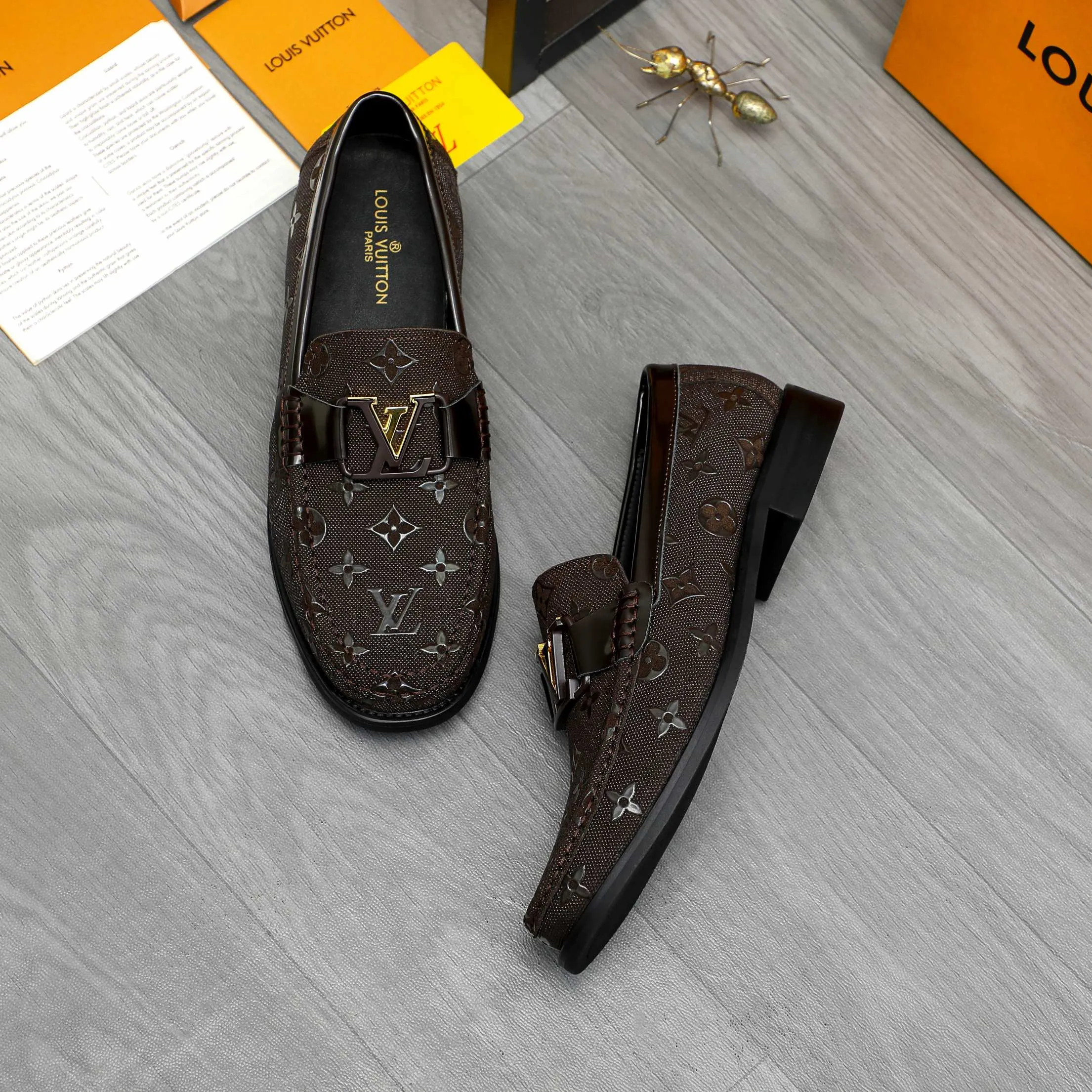 Men's shoes 💰p460 Product trademark: LV "Louis Vuitton" business slip-on leather shoes Regular size: 39-45 (45 is custom-made and non-returnable) Product materials: Selected embossed cowhide upper, cowhide lining, original rubber outsole